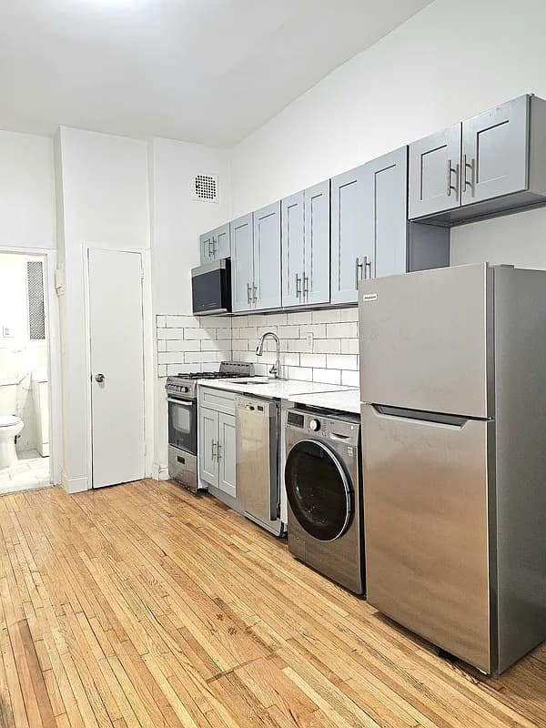 Entire apartment in East Village, Manhattan — photo 4 of 6